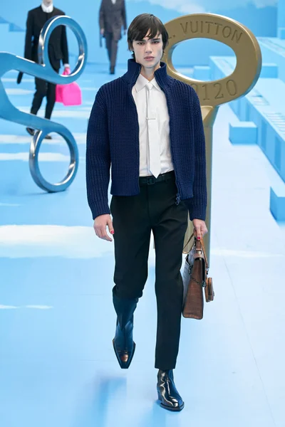 Look 10